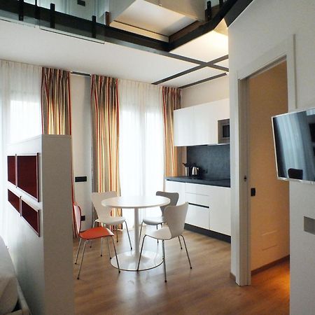 Bb Hotels Aparthotel Isola Милано Екстериор снимка