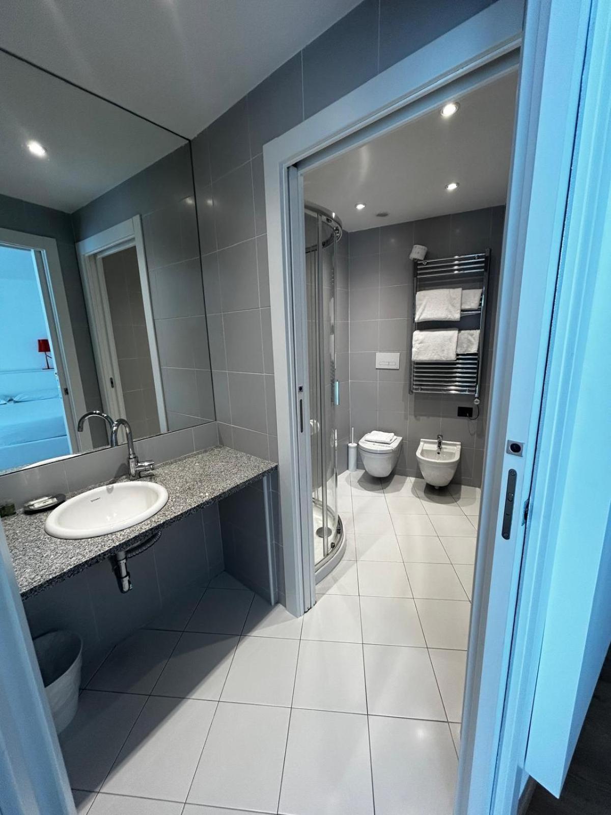 Bb Hotels Aparthotel Isola Милано Екстериор снимка