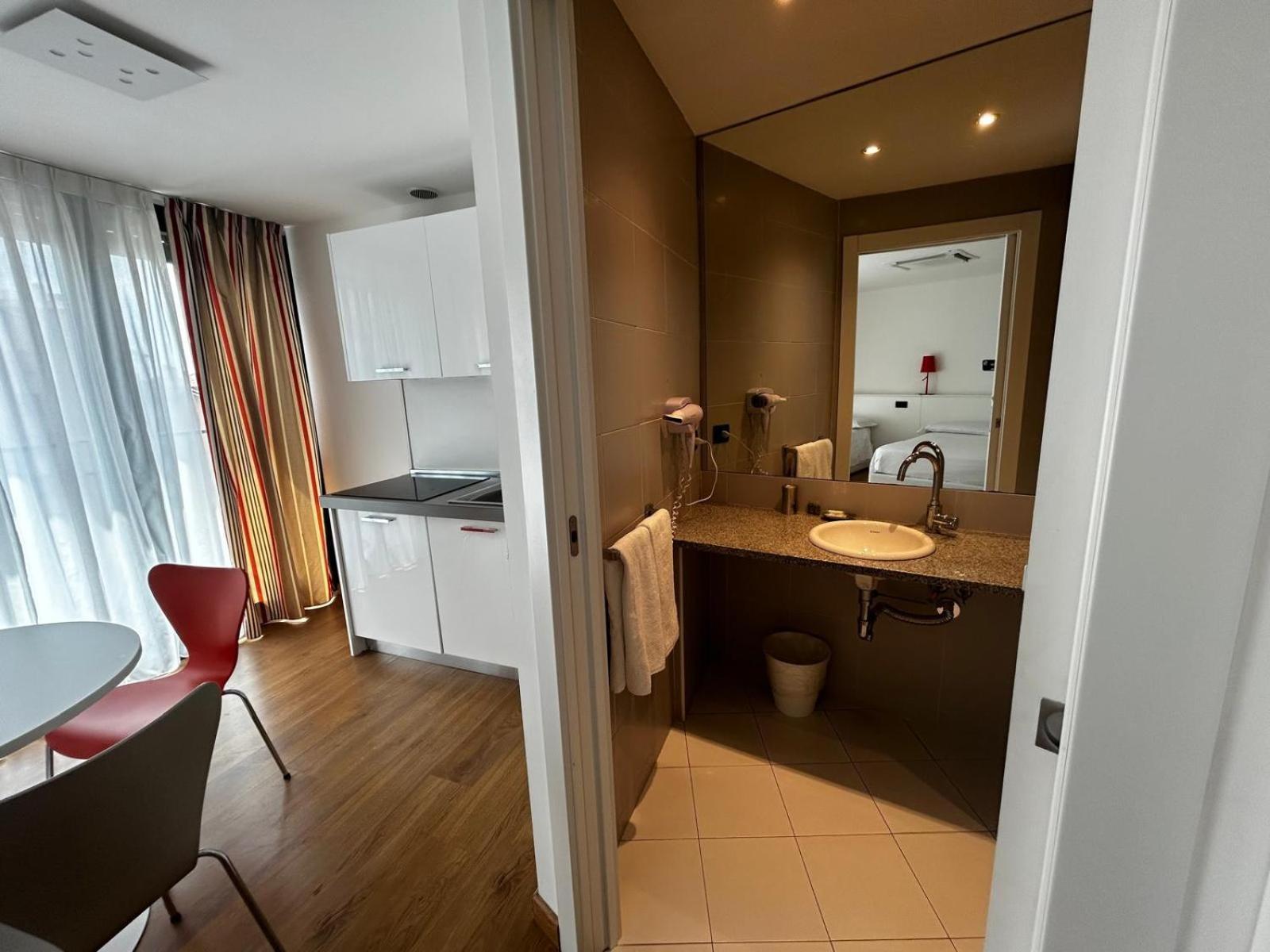 Bb Hotels Aparthotel Isola Милано Екстериор снимка