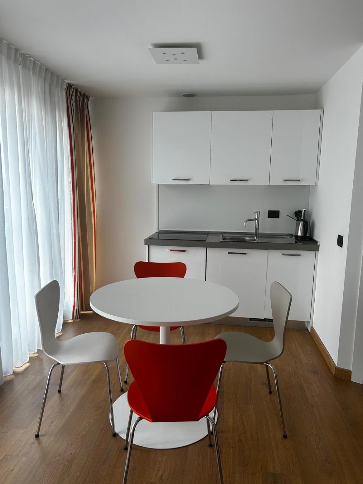 Bb Hotels Aparthotel Isola Милано Екстериор снимка