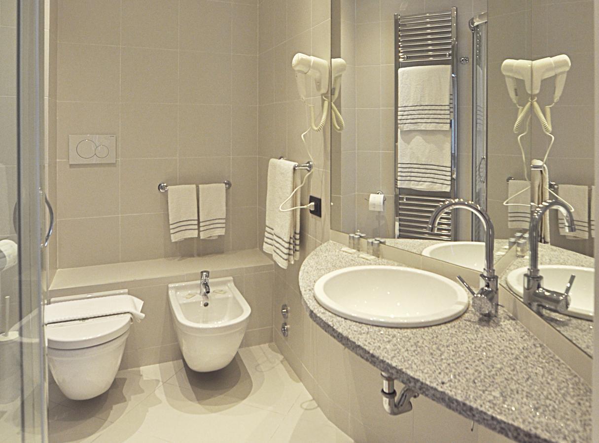 Bb Hotels Aparthotel Isola Милано Екстериор снимка
