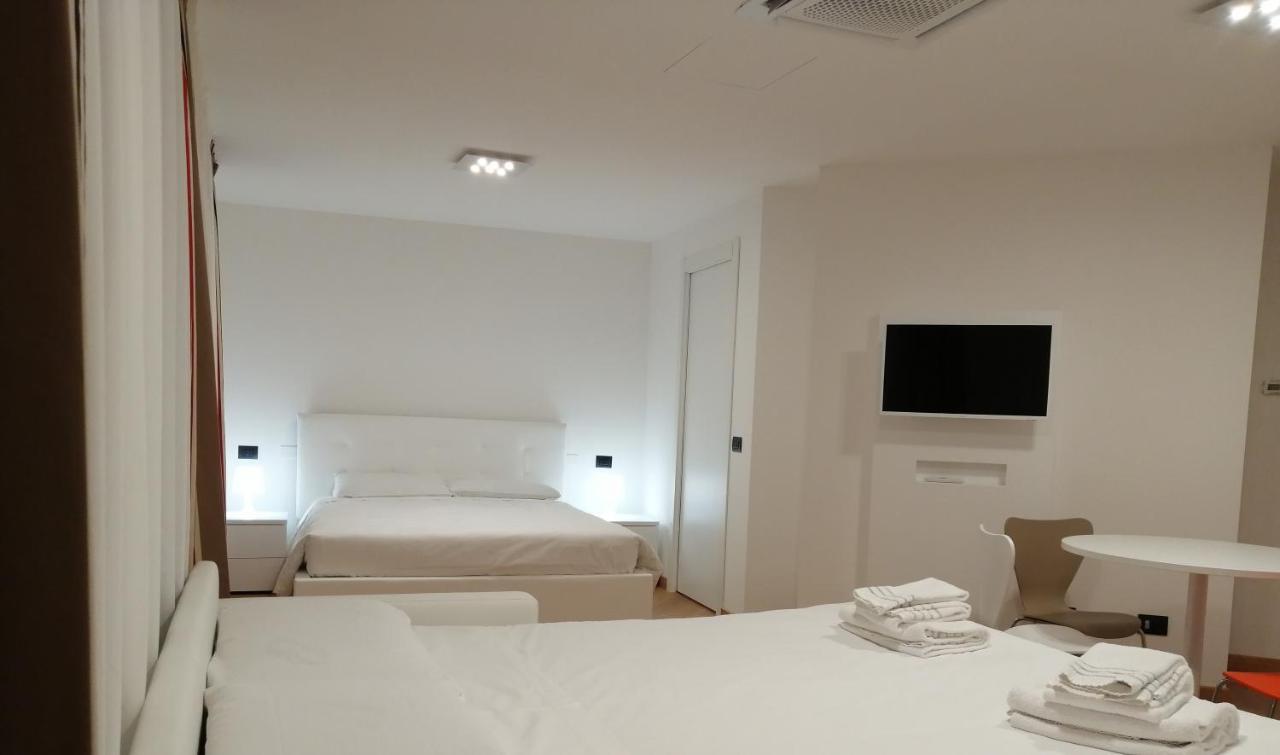 Bb Hotels Aparthotel Isola Милано Екстериор снимка